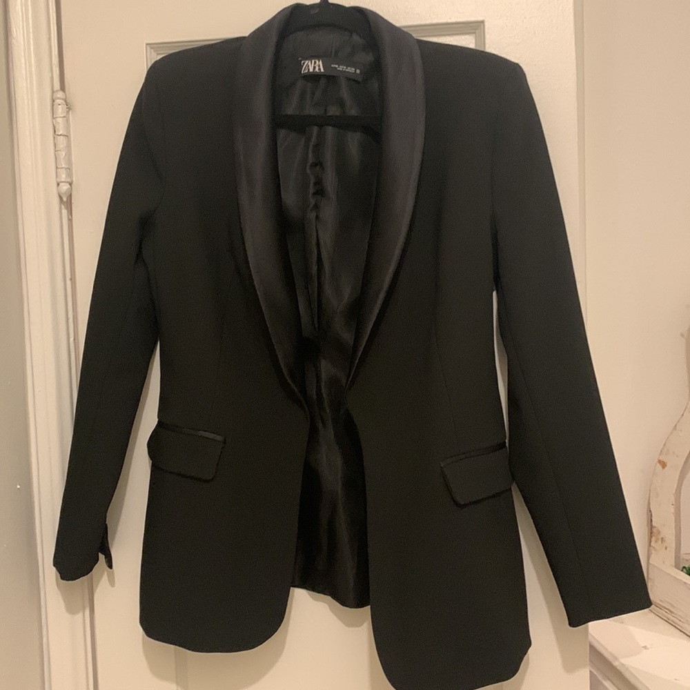 Zara Women’s- black tuxedo jacket